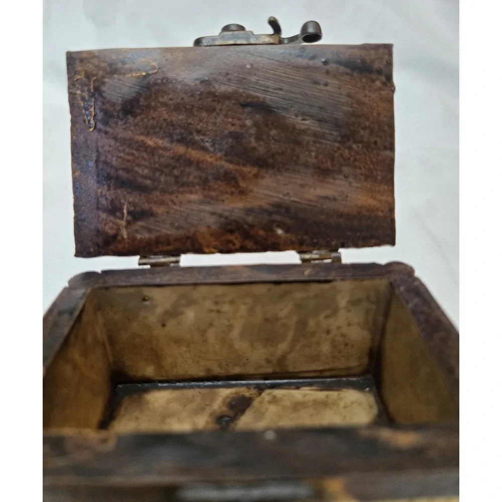 Tradewind Bay Decorative‎ Resin Wicker Look Pirate Chest Shape Trinket Latch Box